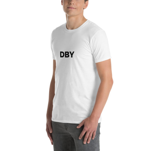 unisex-basic-softstyle-t-shirt-white-left-front-696fa74ae750f.jpg Ce t-shirt Driven by YES accompagne chaque moment de la journée.