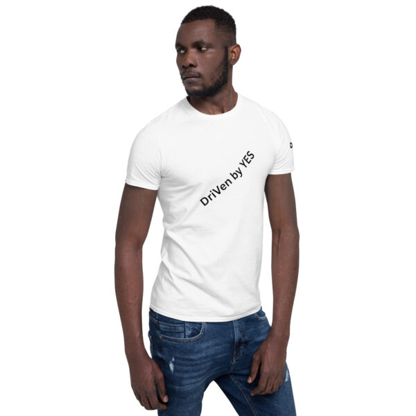 Ce t-shirt Driven by YES est fait pour avancer, simplement - Unisexe